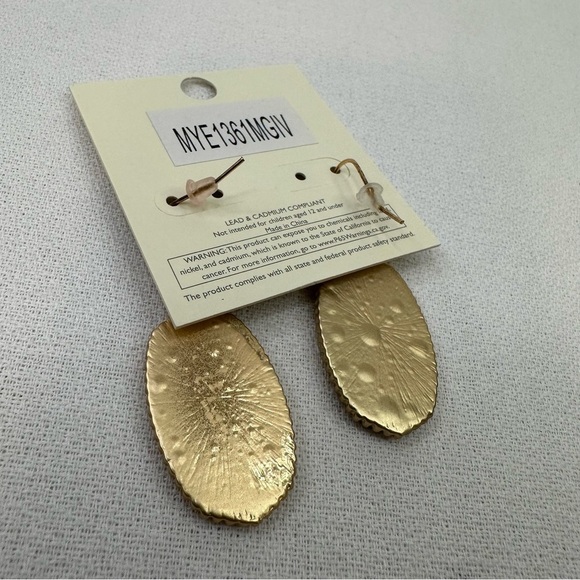 Dangle Earrings Beige And Gold Tone - Picture 5 of 6